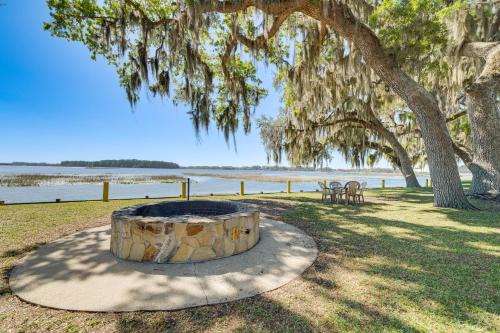 Hernando House | Fish & Float Lakeside! Hernando Cabin