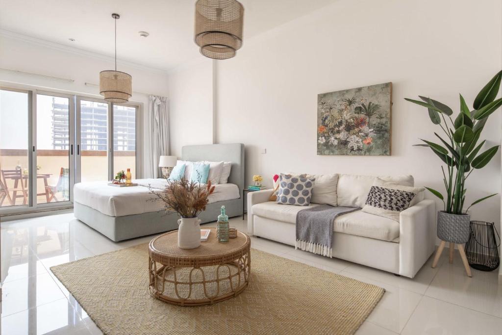 Frank Porter Canal Residence | Dubai Sports City