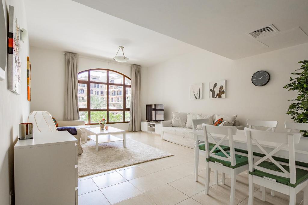 Jumeirah Village Circle Apartment | Frank Porter - Fortunato