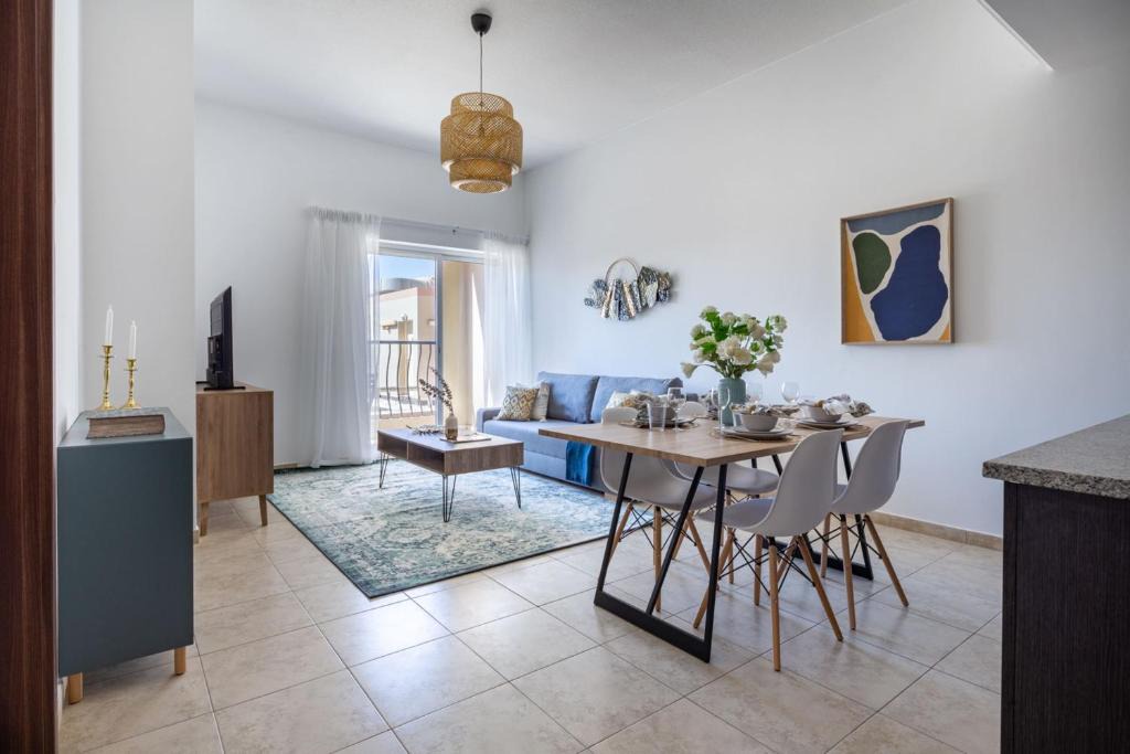 Jumeirah Village Apartment | Frank Porter - Imperial Residence