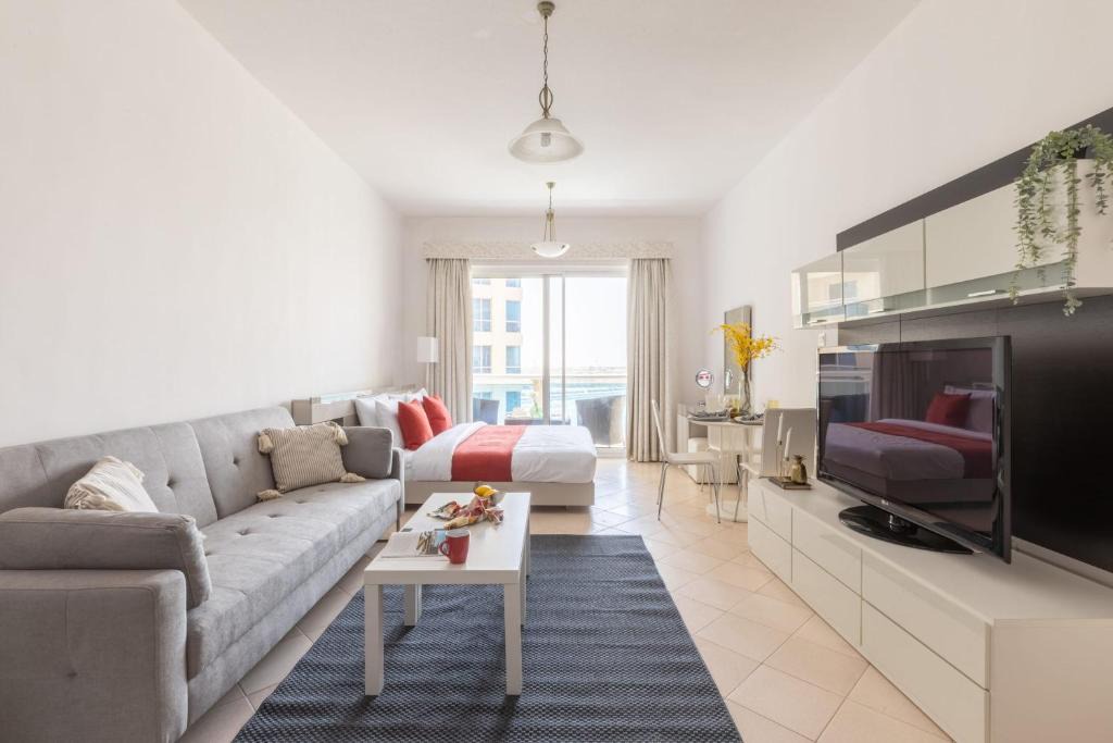 Dubai Production City Apartment | Frank Porter - Lago Vista