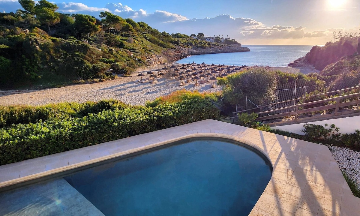 Cala Mandia Apartment | Front line apartment with private pool and direct access to the beach