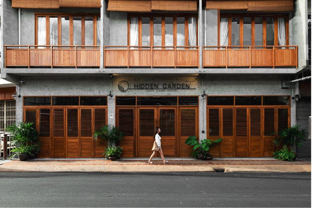 Wua Lai Hostel | Hidden Garden Hostel