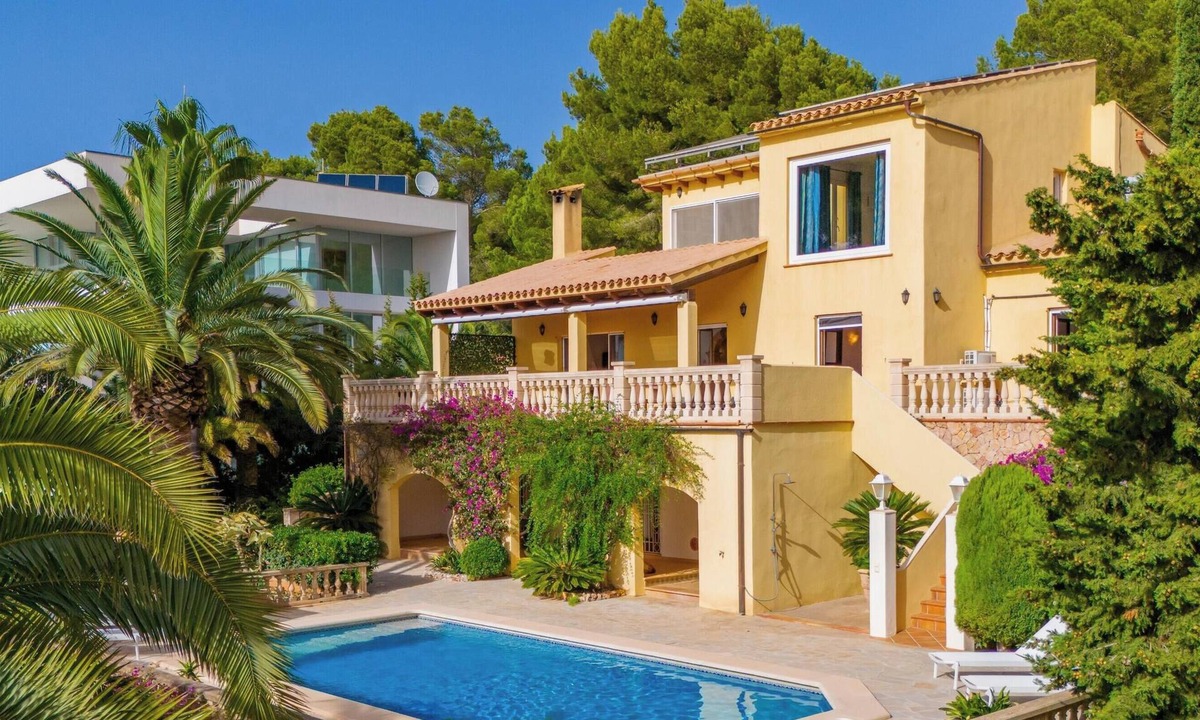 Costa de los Pinos House | Holiday Home 'Assindia' with Wi-Fi and Air Conditioning