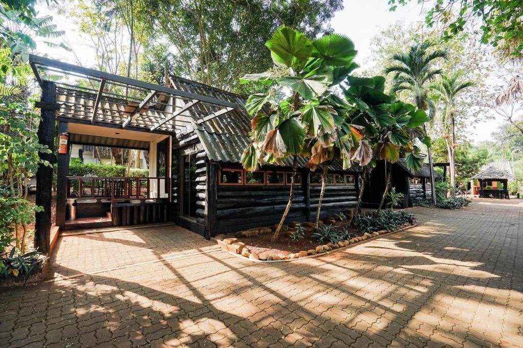 Thong Pha Phum Hotel | Hotel ∙ 4 guests