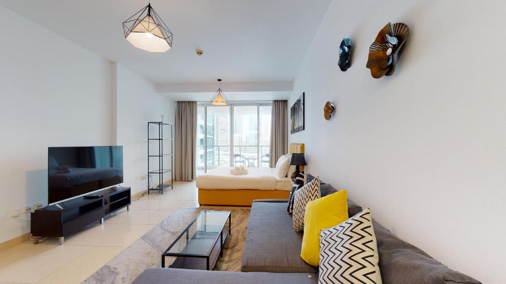 Jumeirah Lake Towers Apartment | Key View - Laguna Tower