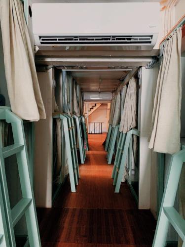 Chana Songkhram Hostel | Khaosan Beds and Bath Hostel