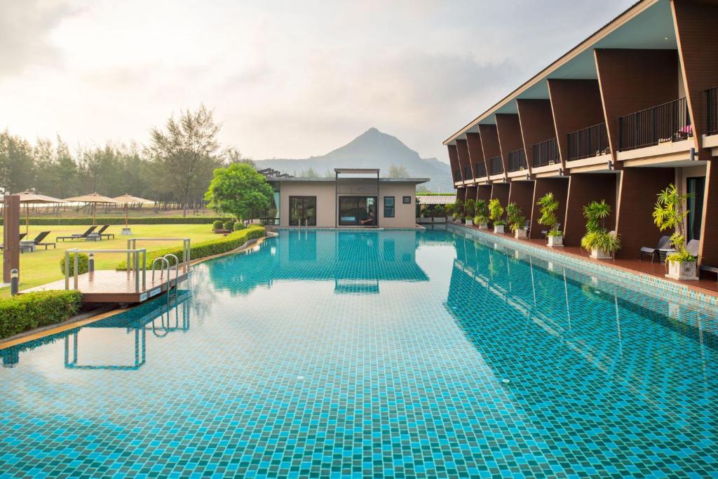 Sam Roi Yot Resort | La Isla Pranburi Beach Resort