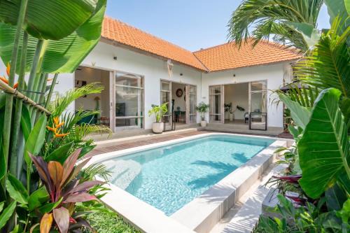 Umalas Villa | La Palma - Greenery Pool Escape with Private Parking
