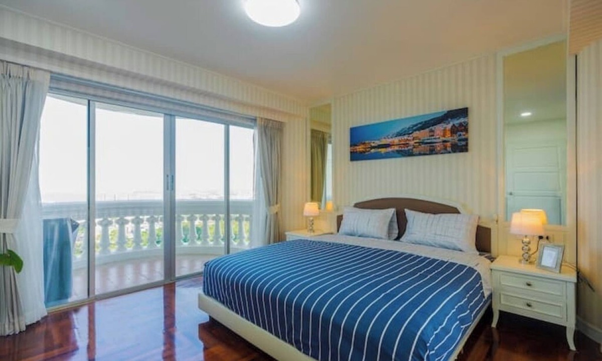 North Pattaya Condo | Large 1 BR Beachfront