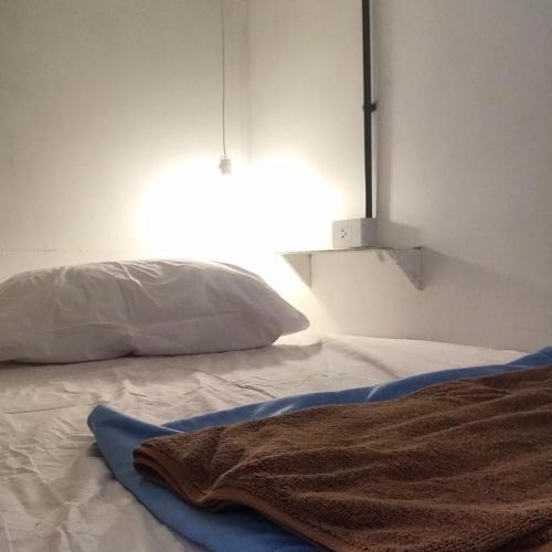 Nai Mueang Hostel | Lay Low AC Hostel Nr Airport Ubon ที่พัก เลโล