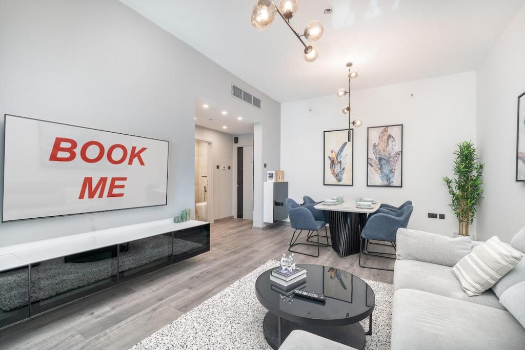 Trade Centre 1 Apartment | Look at me I'm cool & central