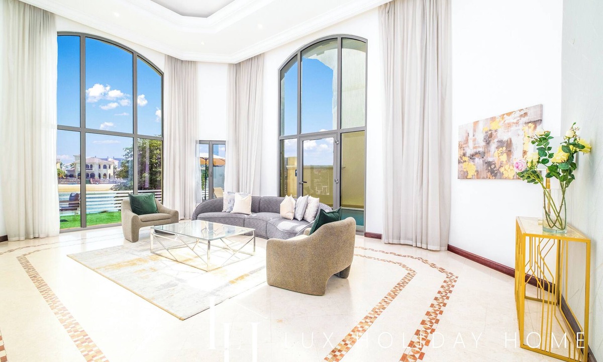 Palm Jumeirah Villa | LUX Holiday Home - Frond E 1