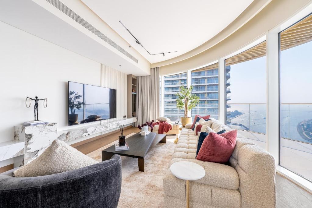 Dubai Marina Apartment | Luxurious Bliss - 3-BR plus maids - Grand Bleu by Elie Saab