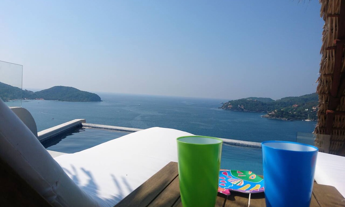 Zihuatanejo Condo | Luxurious penthouse at La Ropa beach the most spectacular view