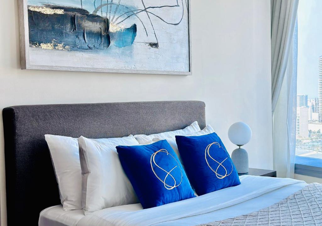 Abu Dhabi Apartment | Luxury 1BR with Direct Access to Shams Boutik Mall