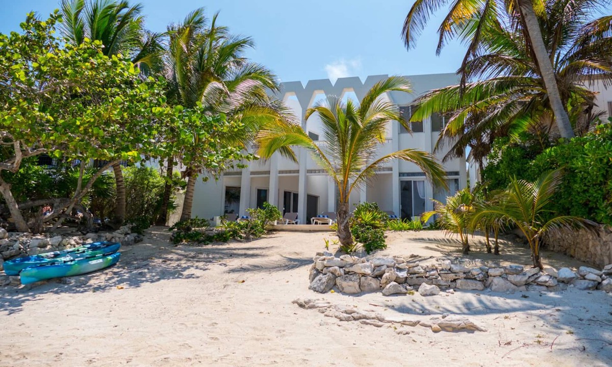 Akumal Villa | Magnificent Beachfront villa designed by renowned architect in South Akumal.