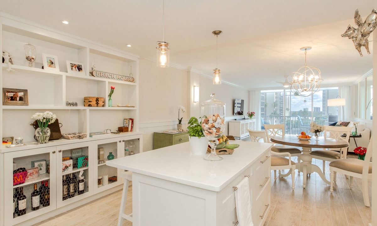 Vanderbilt Beach Condo | Modern, bright Vanderbilt beach condo with views at Delnor-Wiggins State Park