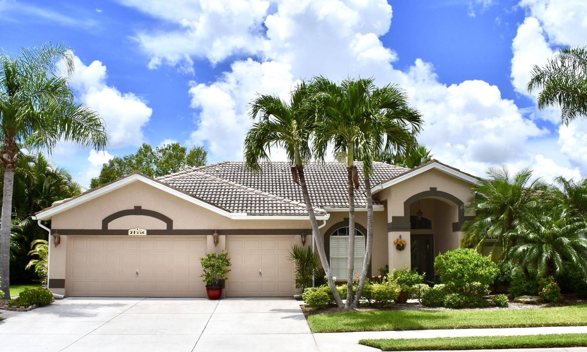 Stoneybrook House | NEW LISTING: Beautiful Upscale Home in Stoneybrook