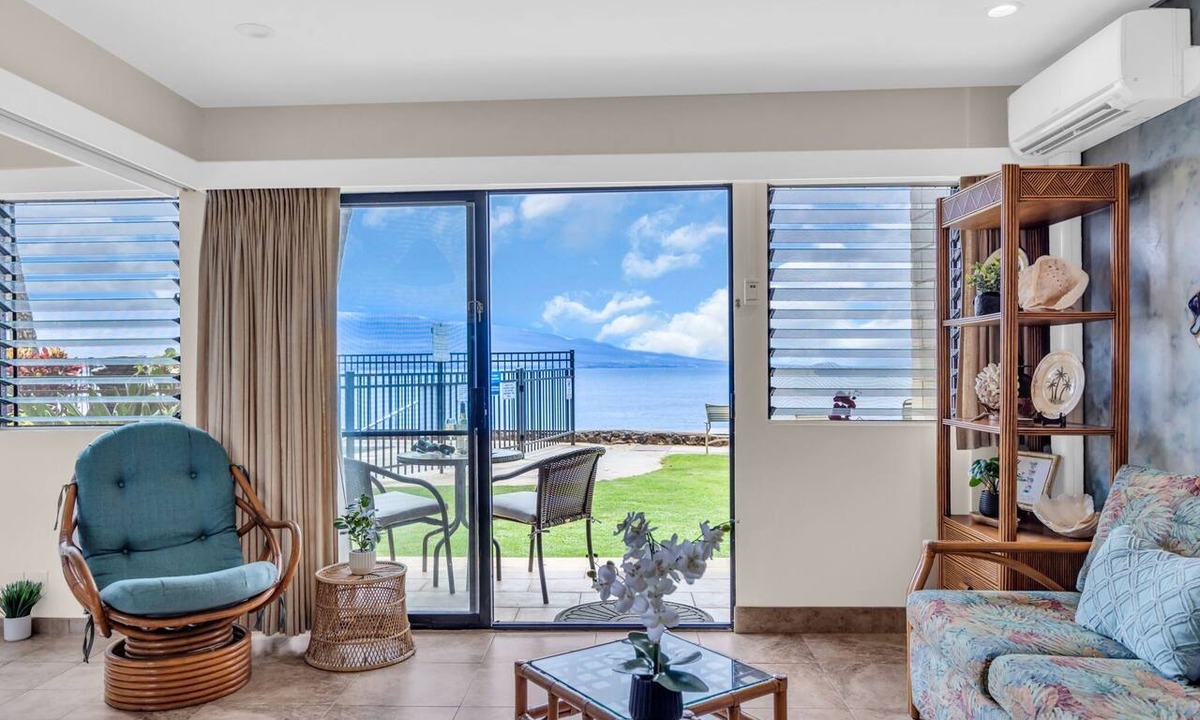 Maalaea Condo | Oceanfront 1bd ground level condo plantation style