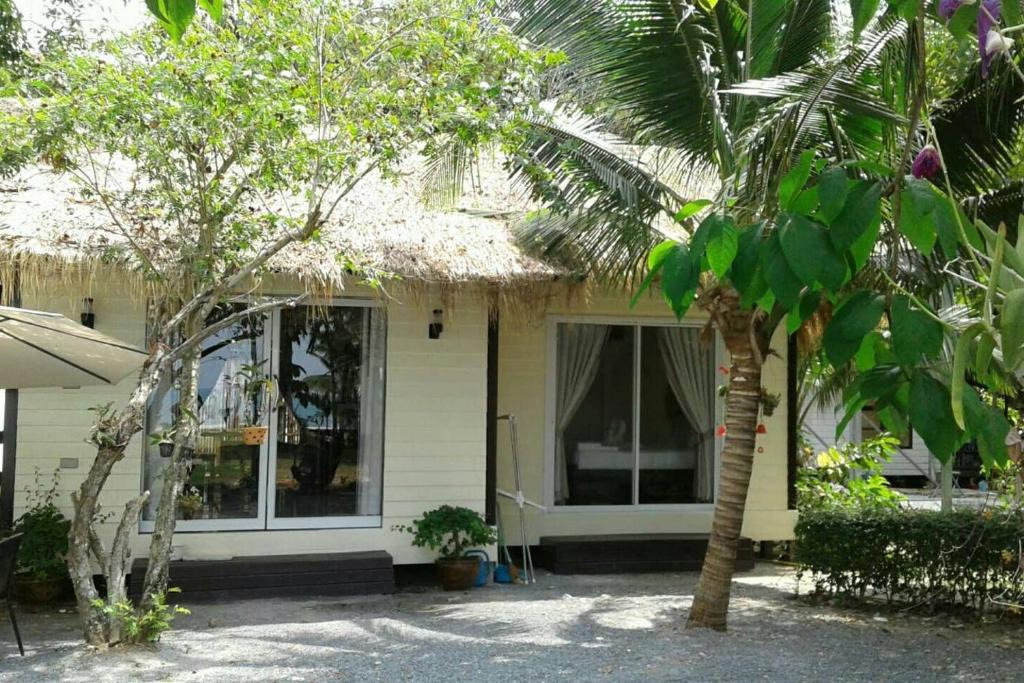 Ko Chang House | Paradise Beach - Modern Kitchen - Jacuzzi Garden