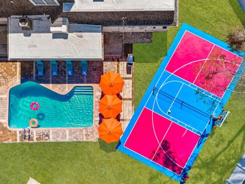 Clearwater House | Pool Pickleball Mini Golf