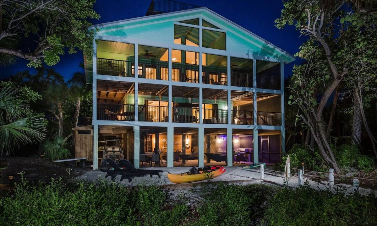 North Captiva House | Private Beach Access Steps Away, Pool, Outdoor Bar, 2 Golf Carts, 360 Views.