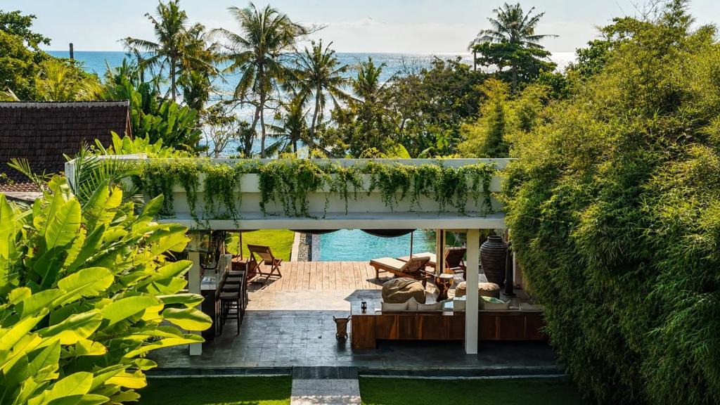 Cemagi Villa | Private beach Oceanfront 3bd Villa