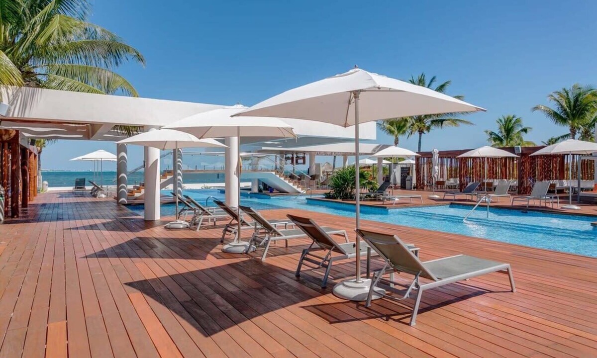 Playa Mujeres Apartment | Relaxing Escape, Private Beach and Rooftop
