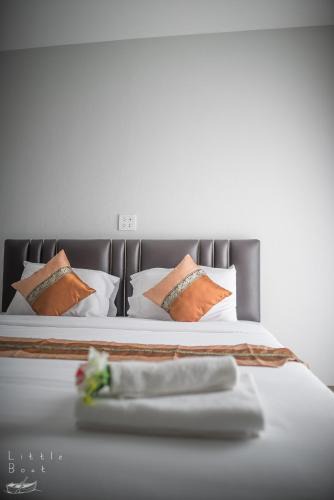 Mae Sot House | Retro Twin Home @Maesot