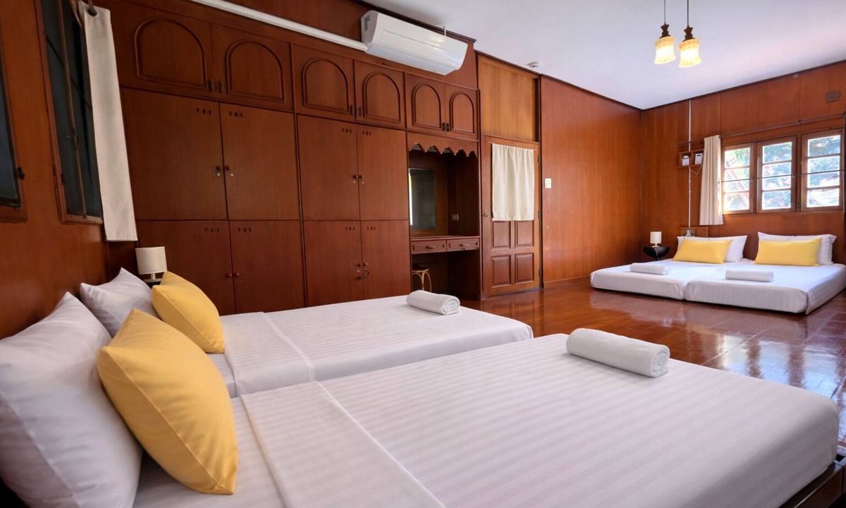 Chang Phueak House | Spacious 4-guest suite, private terrace & Aircon in prime location .