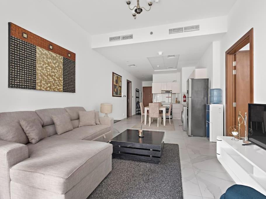 Business Bay House | Spacious & Modern 1BDR In Binghatti-Business Bay01