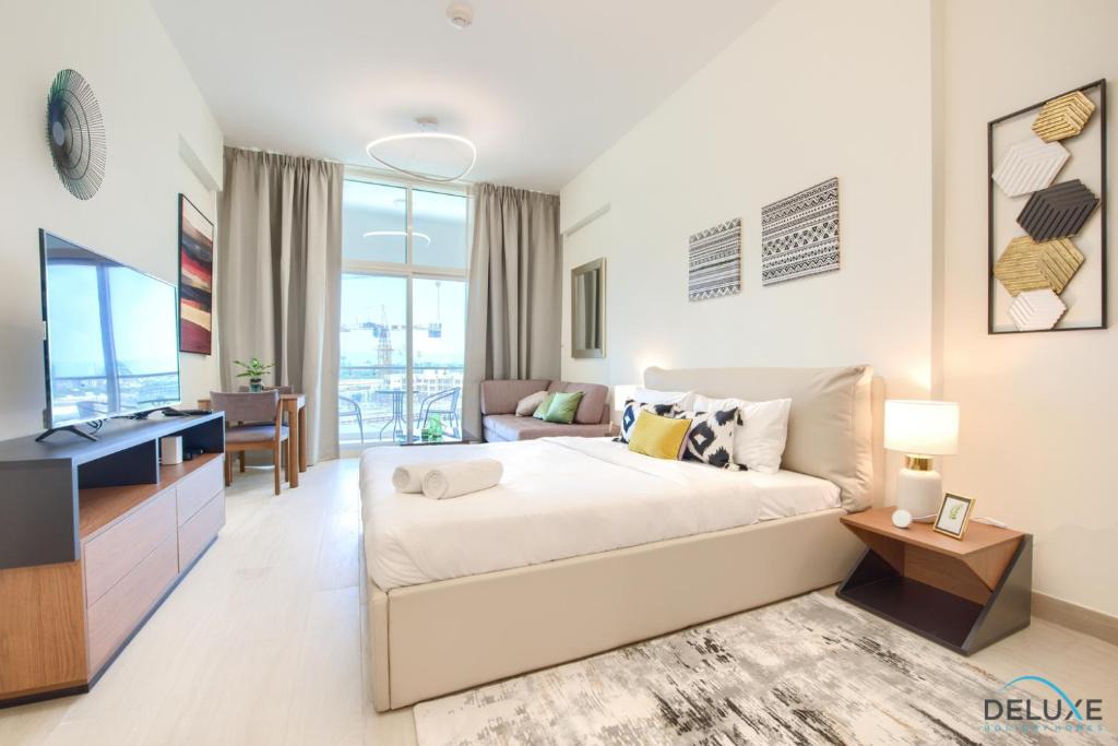 Jadaf Apartment | Spacious Studio Apartment in Azizi Aliyah, Dubai Healthcare City by Deluxe Holiday Homes