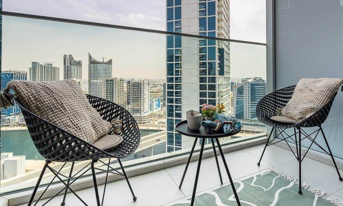 Downtown Dubai Apartment | Spacious Studio in Business bay with Canal Views!