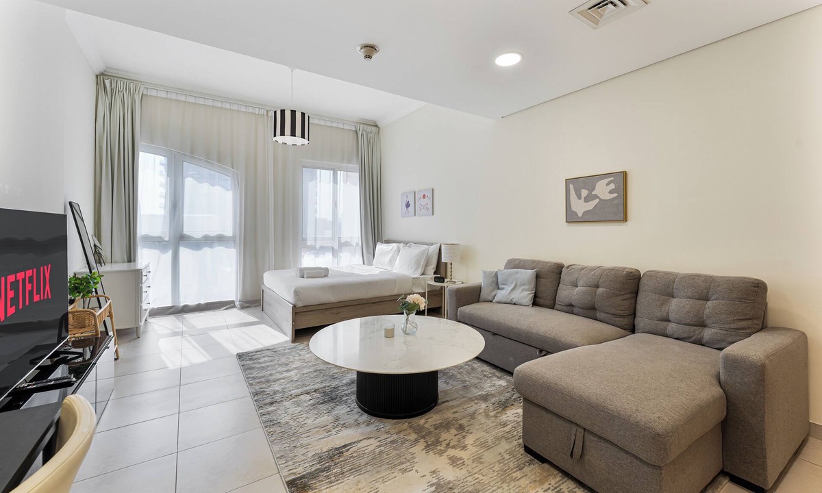 Al Wasl Apartment | Splendid Studio near Canal & famous Golf Clubs