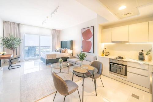 Business Bay Apartment | Stunning High Floor Studio Apartment in BusinessBay