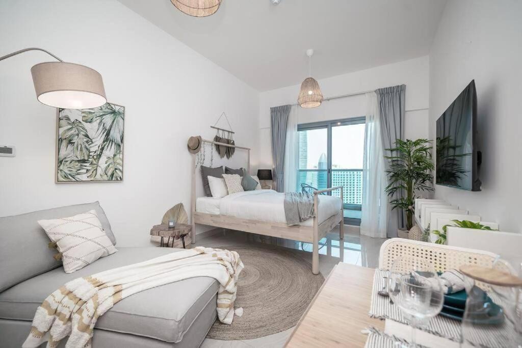Business Bay Apartment | Stylish Studio with Pool and Gym