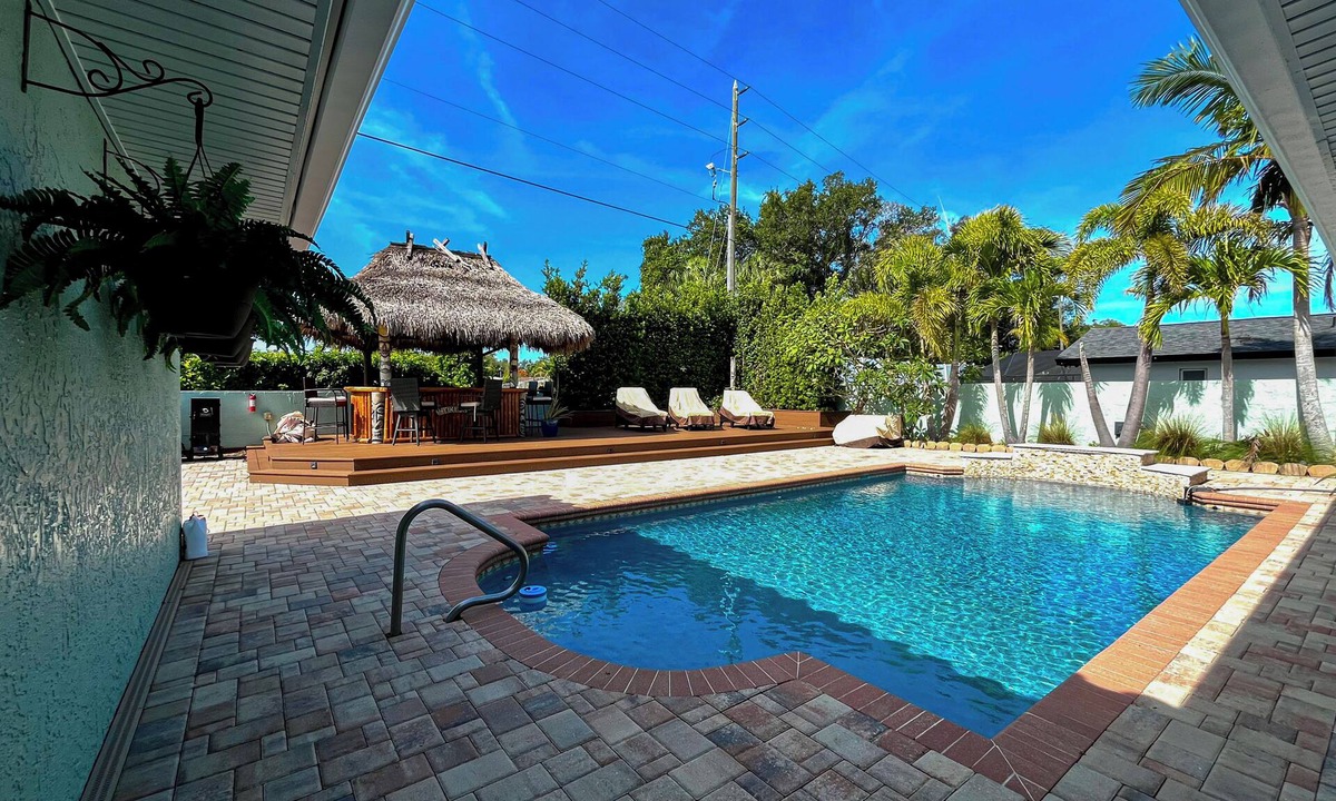 Largo House | Sunny Private Pool Escape Near Clearwater Beach