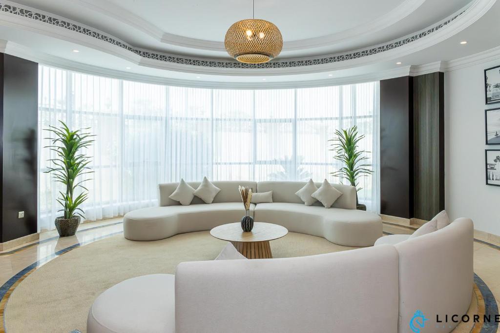 Jumeira 3 Hostel | Sunset Beach Oasis - Private & Shared Rooms