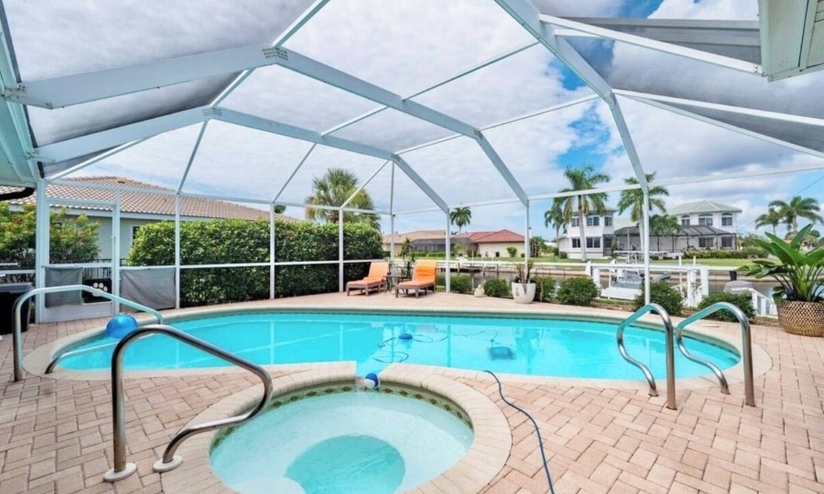 Punta Gorda House | SUPERB! LOCATION! 1 BLOCK 2 FISH VILLE MODERN HOME-HEATED SALT POOL-SPA-E BIKES
