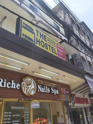 Chana Songkhram Hostel | The House Hostel