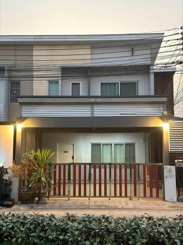 Ban Mai House | The Lake Guest House