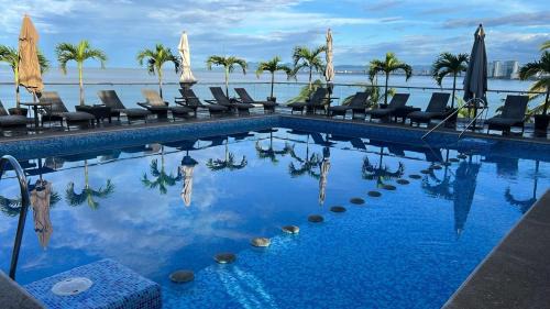 Colonia 5 de Diciembre Hotel | The Paramar Beachfront Boutique Hotel With Breakfast Included - Downtown Malecon