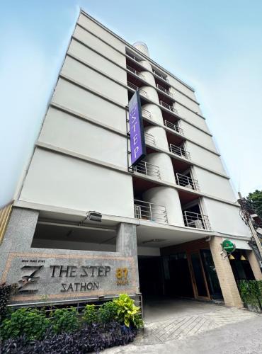Yan Nawa Hotel | The Step Sathon