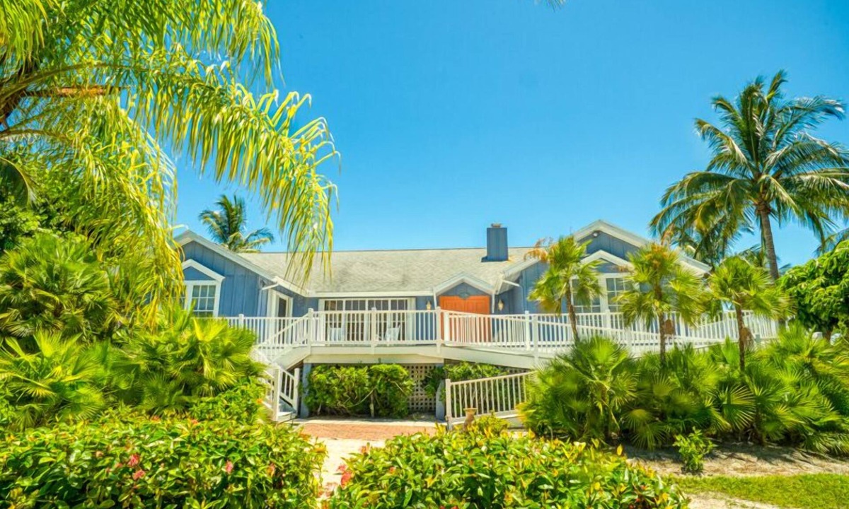 Captiva House | Three Bedroom Pool Home- Direct Channel Views