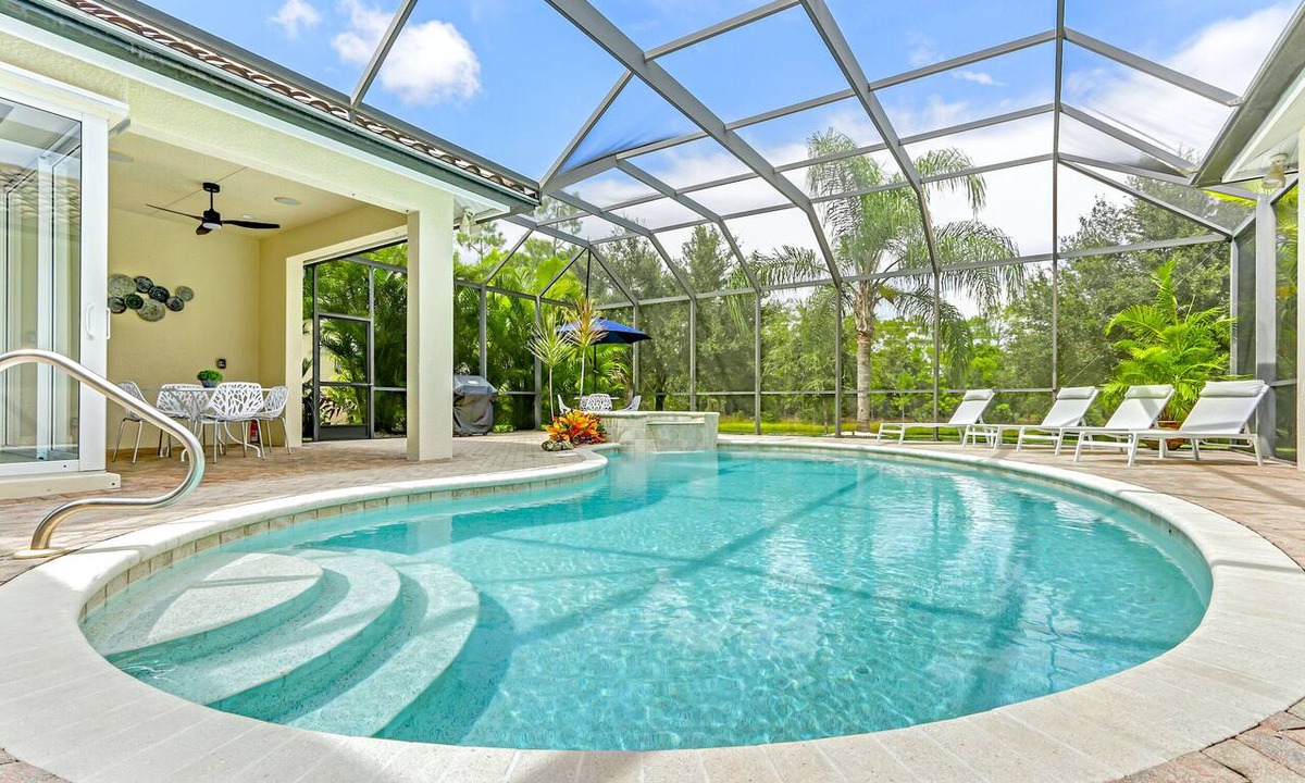 Central Naples Hotel | Tivoli: Lakefront, Private Pool, Hot Tub, EV Charger
