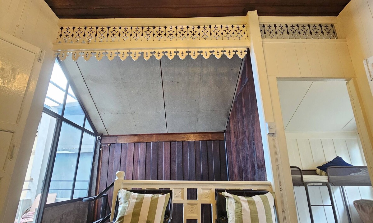Wat Bowon Niwet Hostel | Trok Silp Cafe&Bar