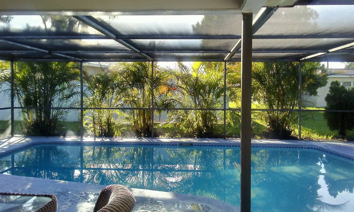 Caloosahatchee House | Updated, Clean, Quiet, and Comfortable for Families and Intimate for Couples