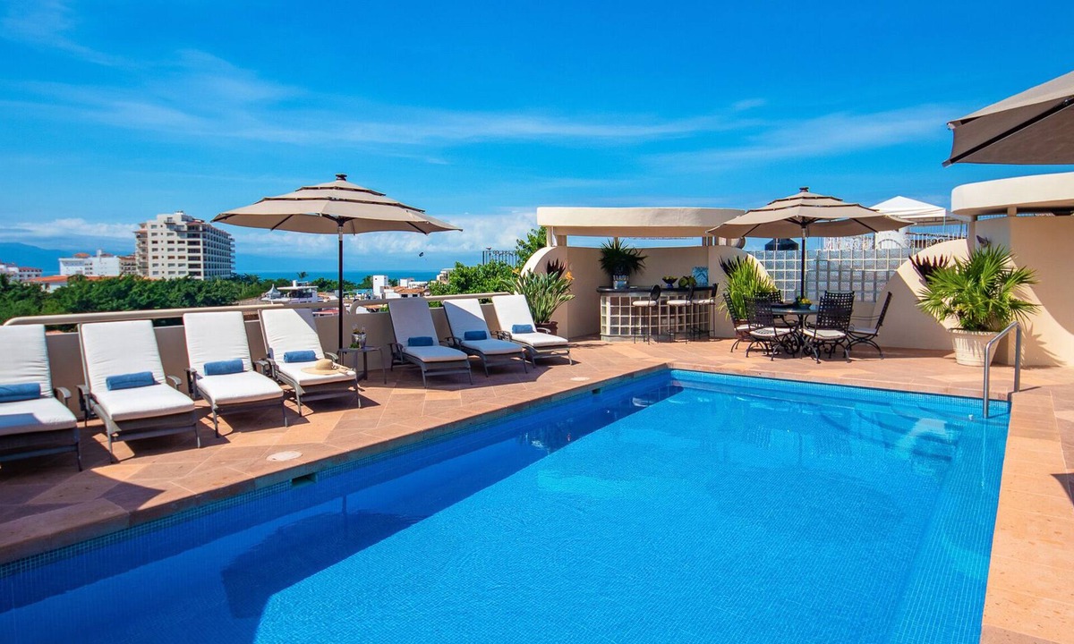 Cerro Villa | UPSCALE VILLA IN DOWNTOWN W PRIVATE POOL JACUZZI STAFF STUNNING DECOR