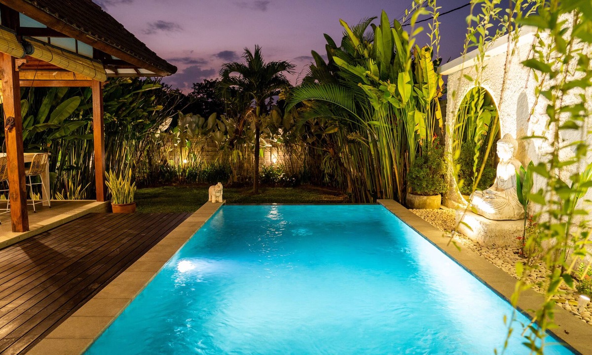 Tumbak Bayuh Villa | Villa Innerbloom stylish 2 BR with large pool and garden